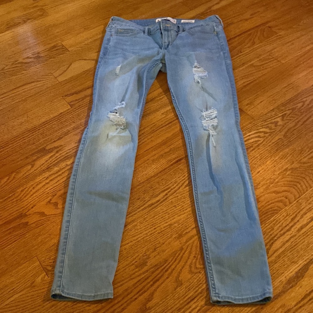Hollister Low Rise Super Skinny jeans, Junior size 7R W:28, L: 30.